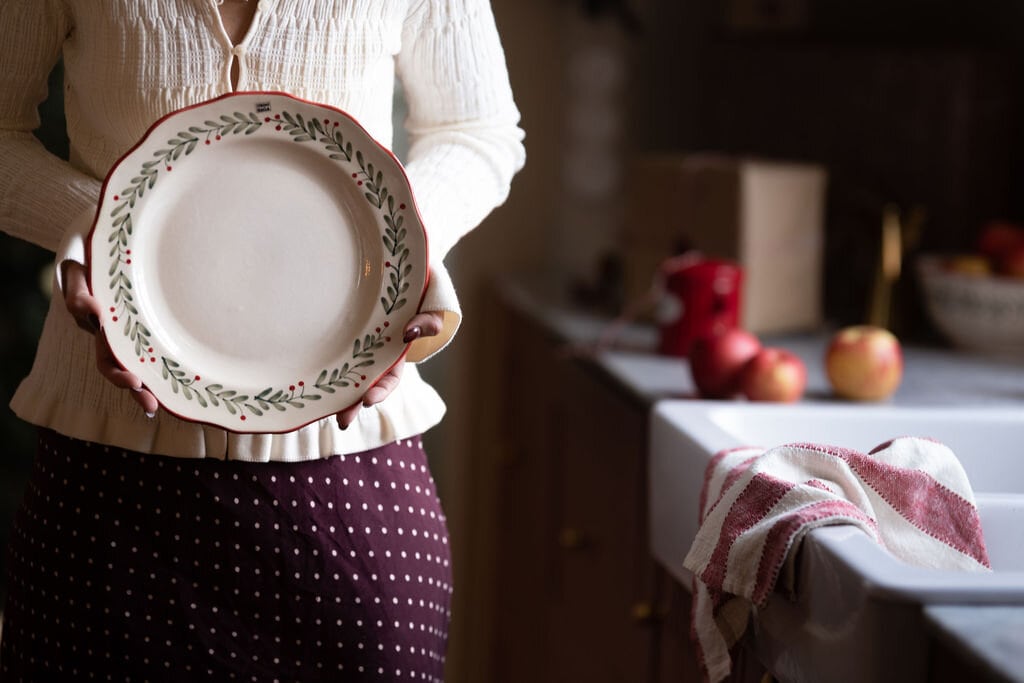 Plate Esther Lingonberry