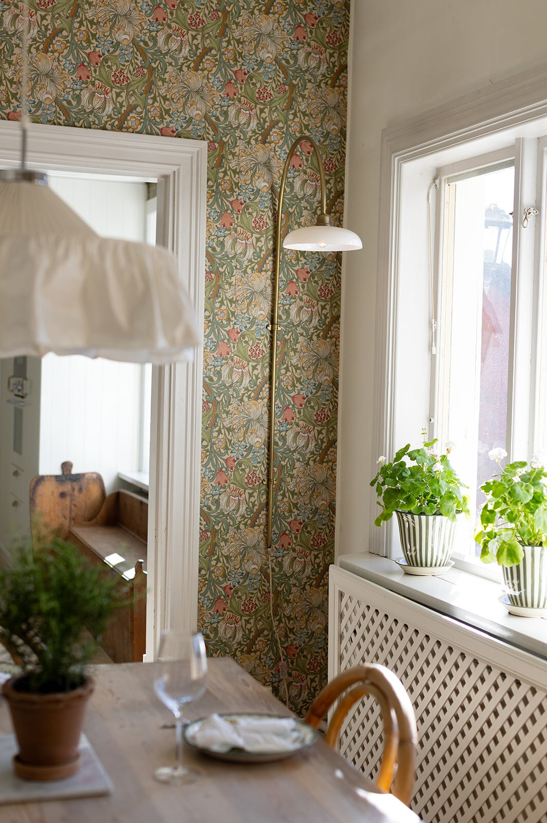 Wall Lamp Sofia Antique Brass/White
