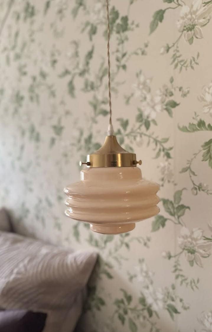 Taklampa Valter m. Tvinnad Sladd Mässing/Opal Beige