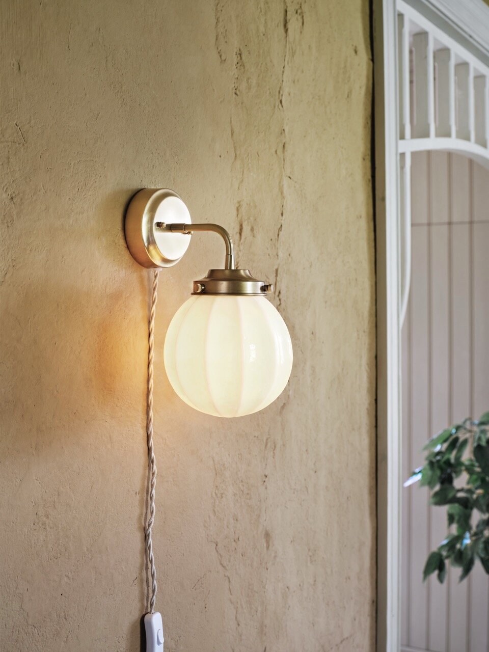 Wall Lamp Marit Brass/Opal Beige Small