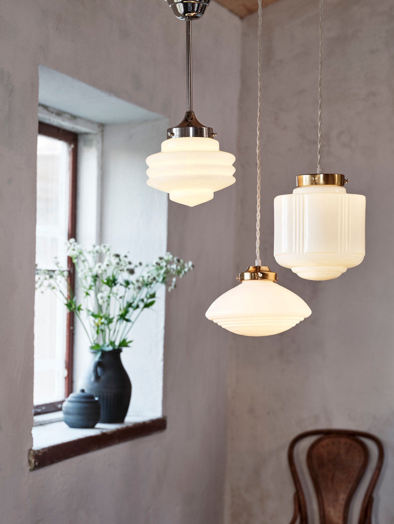 Taklampa Hulda Mässing/Opal Vit