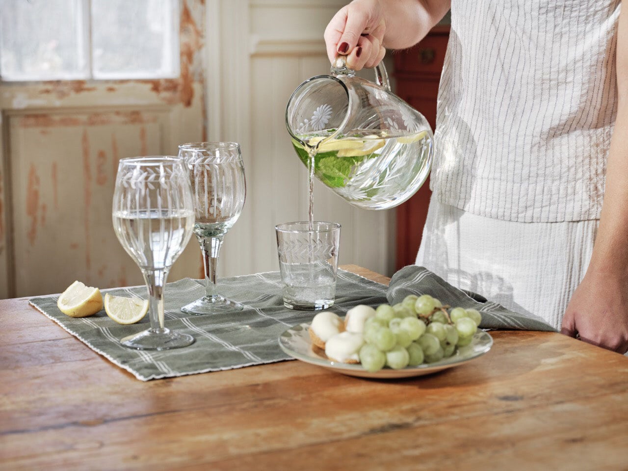 Wine Glass Etched Stripe Flower Edge