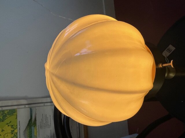 Vägglampa Marit Mässing/Opal Beige Liten