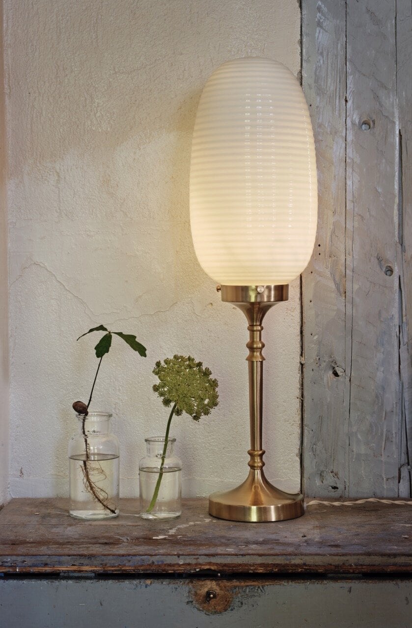 Bordslampa Evald Mässing/Opal Vit