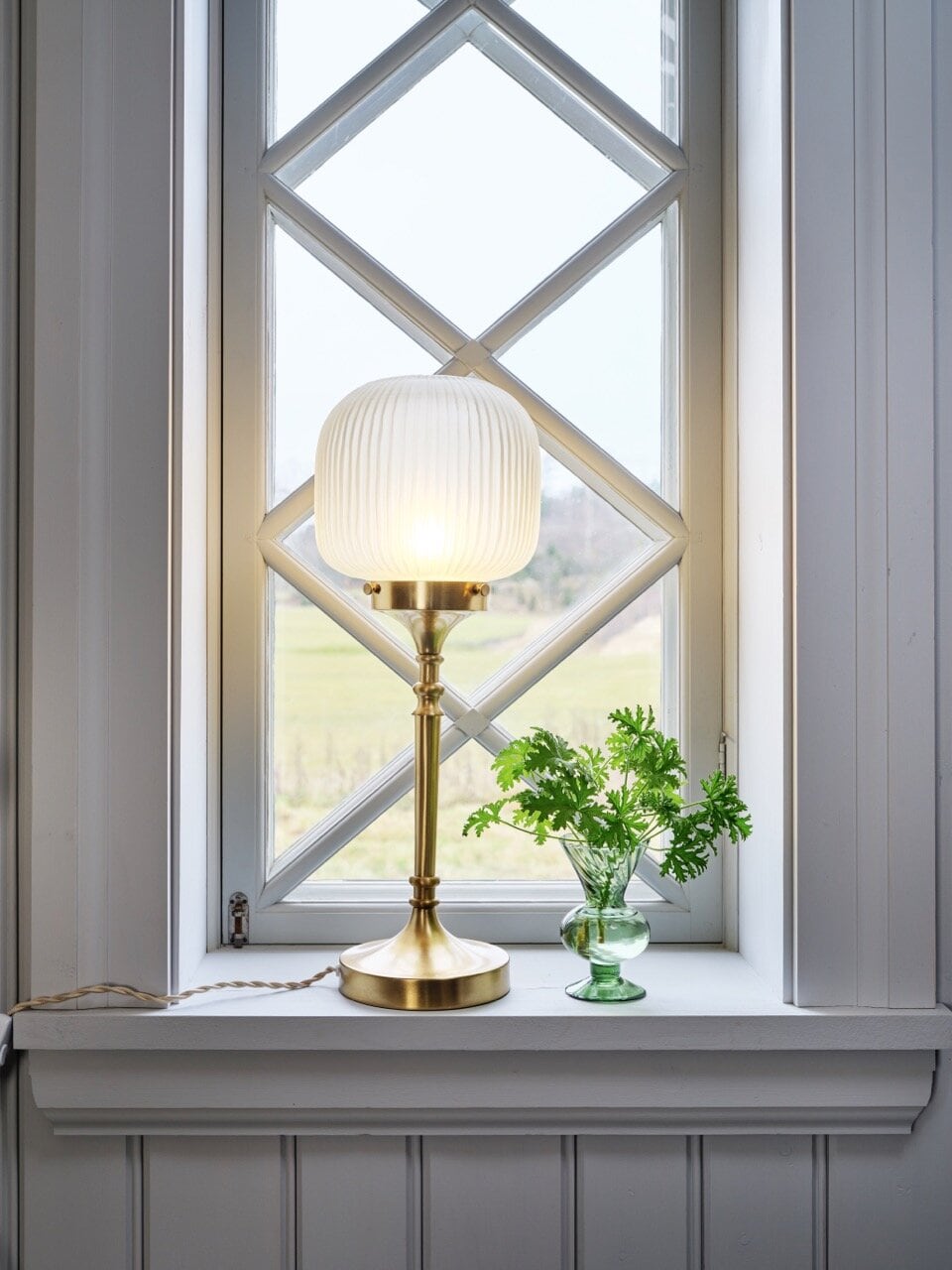 Bordslampa Eli Mässing/Frost Liten