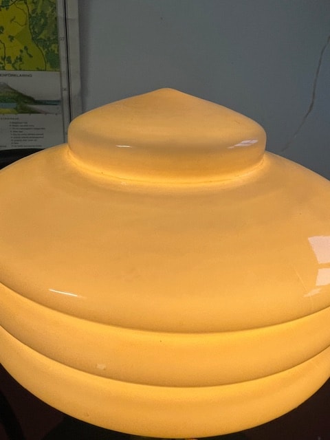 Vägglampa Rundad Valter Mässing/Opal Beige